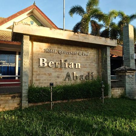 Berlian Abadi Hotel By Sinergi Banyuwangi  Exterior photo
