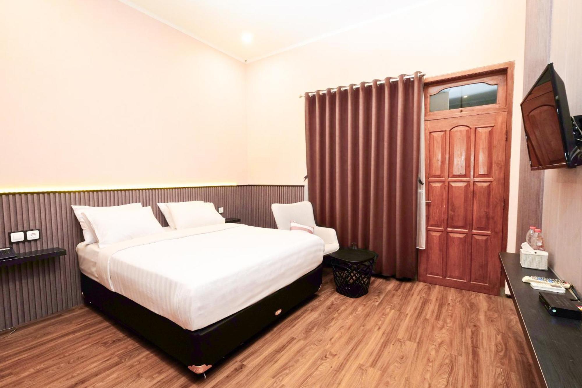 Berlian Abadi Hotel By Sinergi Banyuwangi  Exterior photo