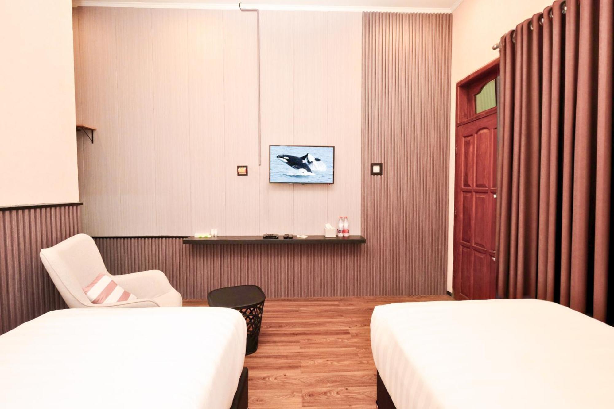 Berlian Abadi Hotel By Sinergi Banyuwangi  Exterior photo
